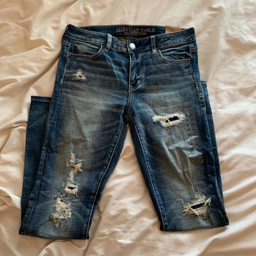 NWT American Eagle distressed jeans